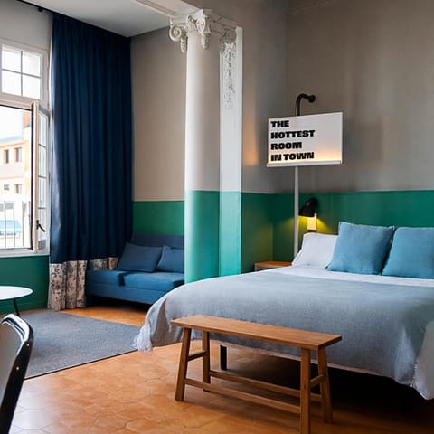 Photo of the whole room, Bedroom