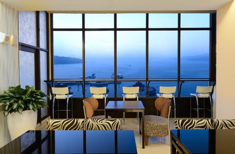 Restaurant/places to eat, Lake view, Sunset
