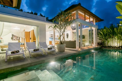 Property building, Balcony/Terrace, Living room, Bedroom, Swimming pool, Swimming pool