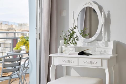 Bed, View (from property/room), Balcony/Terrace, Bedroom, City view