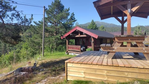 Property building, Day, Natural landscape, Balcony/Terrace, Dining area, Mountain view
