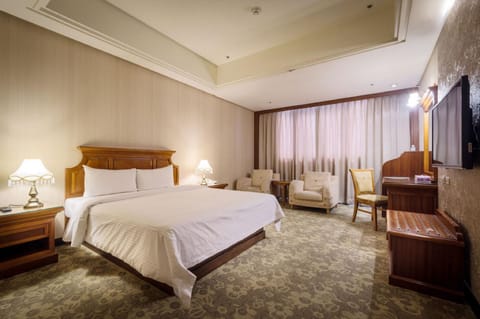 TV and multimedia, Seating area, bunk bed