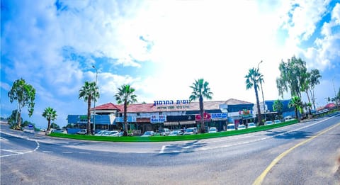 Property building, Restaurant/places to eat, Fitness centre/facilities