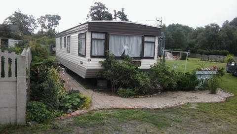 Property building, Natural landscape, Garden