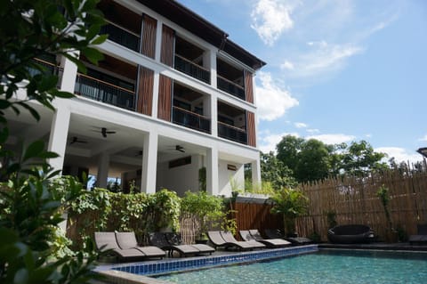 Property building, Swimming pool, Swimming pool