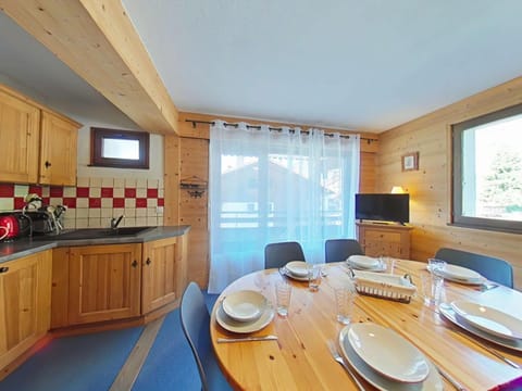 Appt rénové 3 pièces, 6 couchages, proche centre, ascenseur, lave-vaisselle, lave-linge - FR-1-241-35 Apartment in Le Grand-Bornand