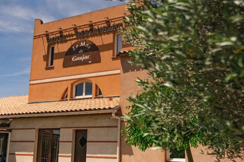 Property building, Facade/entrance, Property logo or sign