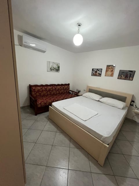 Bed, Photo of the whole room, Bedroom, air conditioner