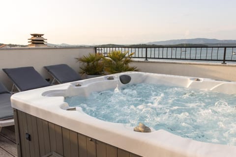 Hot Tub, Sea view