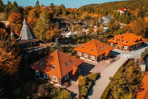 Property building, Day, Neighbourhood, Natural landscape, Bird's eye view, Parking