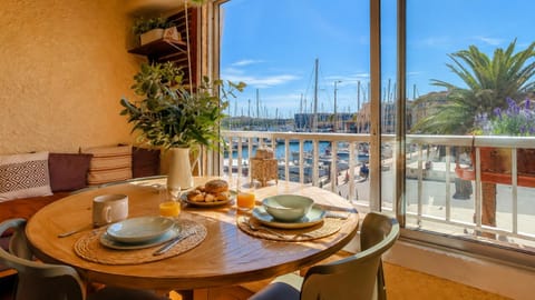 View (from property/room), Balcony/Terrace, Landmark view