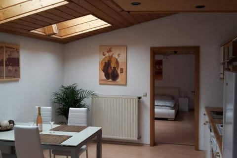 Kitchen or kitchenette, Seating area