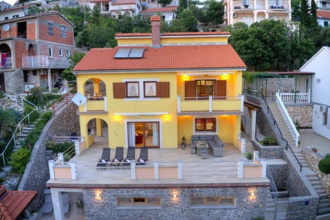 Property building, View (from property/room), Balcony/Terrace