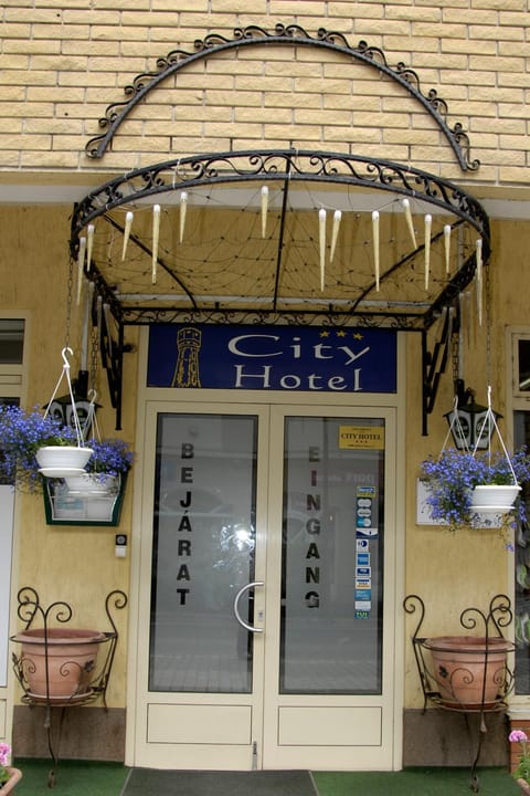 Facade/entrance