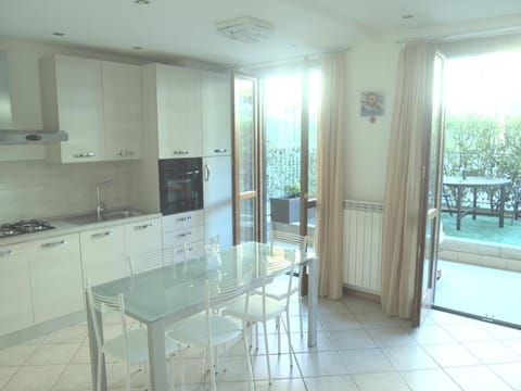 Garden, Kitchen or kitchenette, Dining area