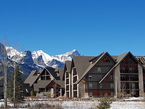 Facade/entrance, Mountain view