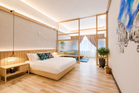Bed, Living room, Photo of the whole room, Seating area, Bedroom