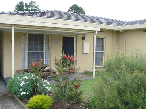 Property building, Facade/entrance, Garden