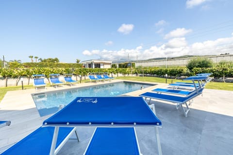 Property building, Garden, Swimming pool
