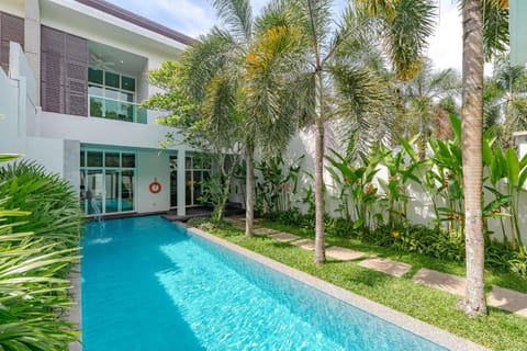 Property building, Swimming pool