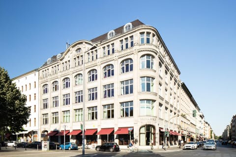 Facade/entrance