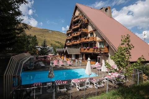 Mountain view, Pool view