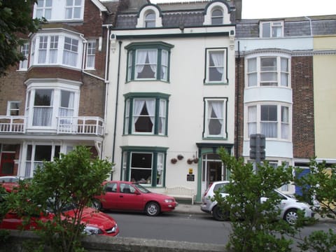 beaufort guesthouse Bed and Breakfast in Weymouth