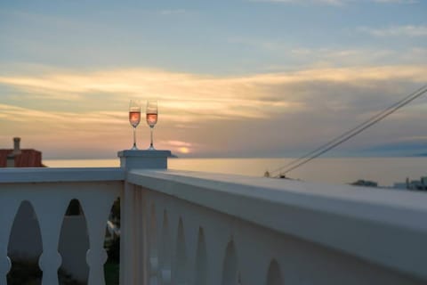 Food and drinks, Sunset