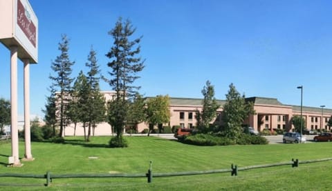 Facade/entrance, Garden