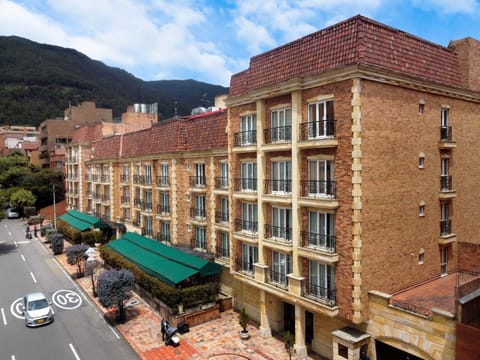 Facade/entrance, Bird's eye view, Area and facilities