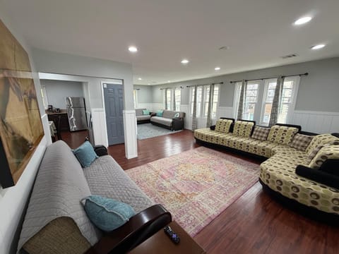TV and multimedia, Living room, Photo of the whole room, Evening entertainment, Bedroom
