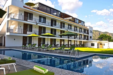 Property building, Pool view