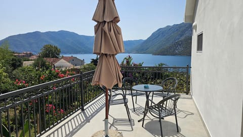 Natural landscape, View (from property/room), Balcony/Terrace, Garden view, Mountain view, Sea view