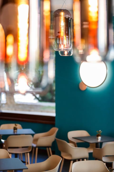 Lounge or bar, Decorative detail