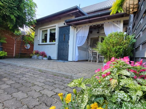 Property building, Patio, Facade/entrance, BBQ facilities, Balcony/Terrace, Other, Seating area