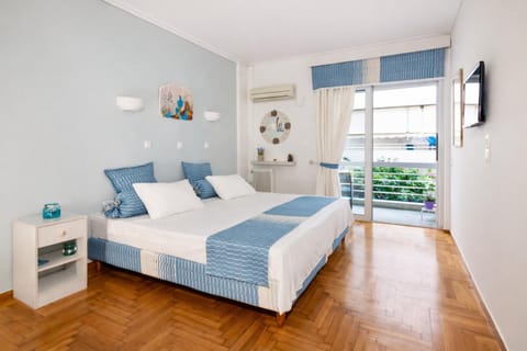 Bed, TV and multimedia, Balcony/Terrace, Bedroom, air conditioner