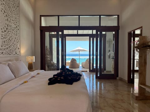 Bed, Photo of the whole room, Bedroom, Sea view, towels