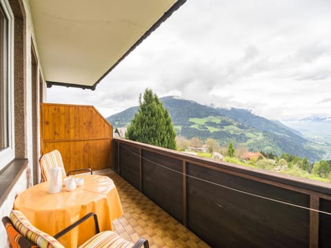 Neighbourhood, Balcony/Terrace