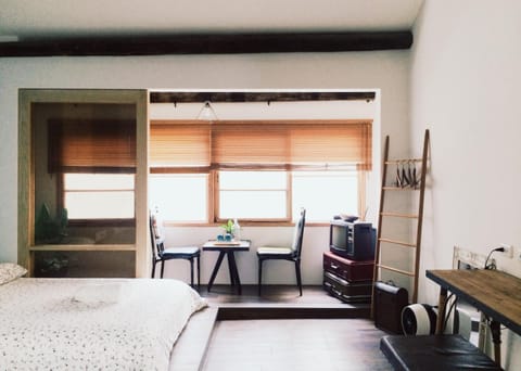 Photo of the whole room, Decorative detail, Seating area, Bedroom, bunk bed