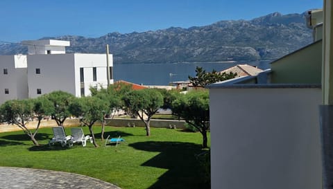 Property building, Natural landscape, Garden, Garden view, Mountain view
