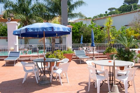 Garden, Balcony/Terrace, Pool view, Swimming pool