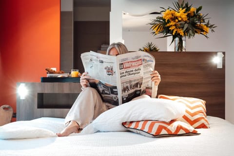 People, Bedroom, Breakfast