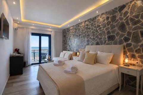 Bed, Living room, Photo of the whole room, Seating area, Bedroom, towels