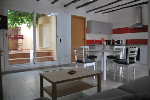 Patio, Coffee/tea facilities, Kitchen or kitchenette, Living room, Dining area