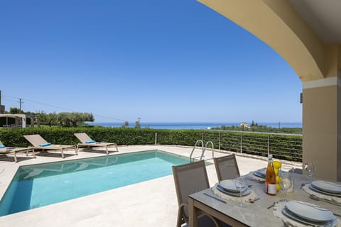 Natural landscape, Balcony/Terrace, Dining area, Pool view, Sea view, Swimming pool, sunbed