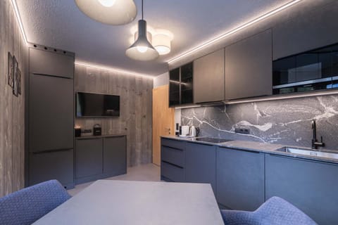 Seating area, Dining area, kitchen