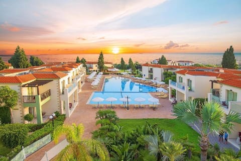 Natural landscape, Pool view, Sea view, Swimming pool, Sunrise, Sunset, sunbed