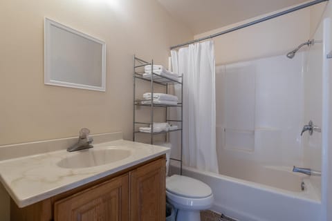 Harney Camp Cabins Cabin in West Pennington