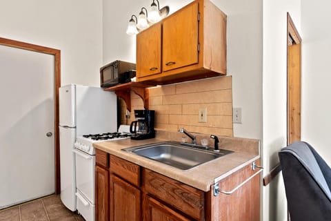 Harney Camp Cabins Cabin in West Pennington