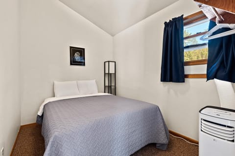 Harney Camp Cabins Cabin in West Pennington